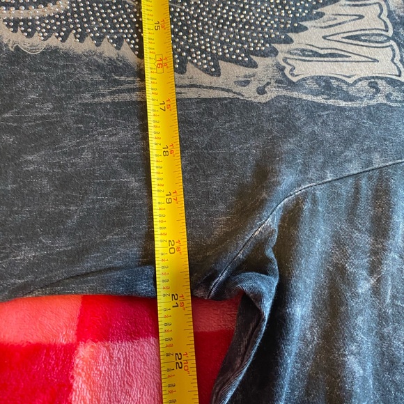 Gray and cream FREEDOM Tombstone AZ short sleeve high low shirt - Picture 8 of 11